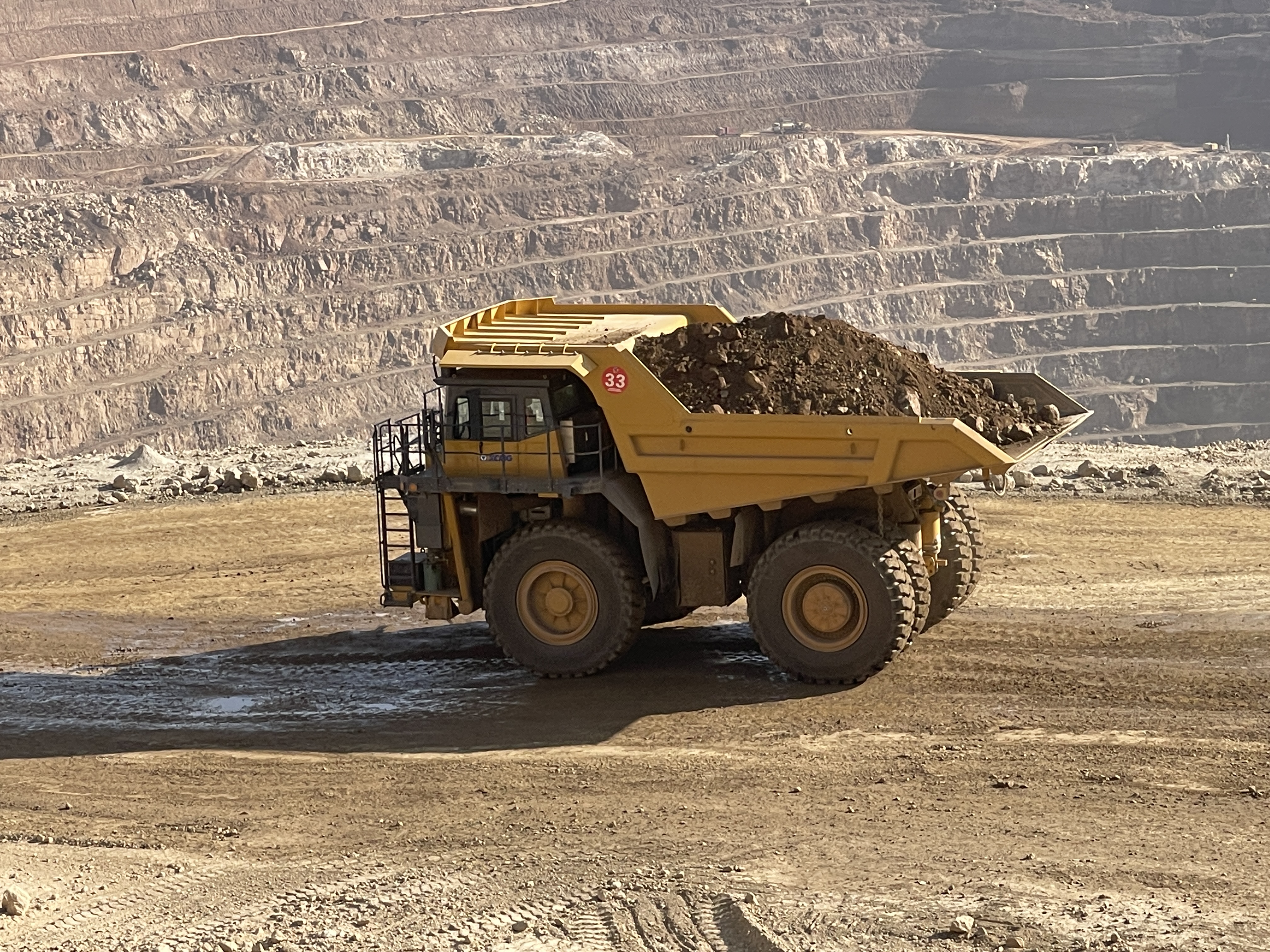 徐工XDE130雙橋剛性礦車效能非凡！