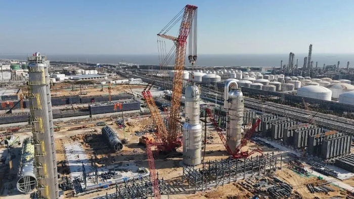 三小時制勝！徐工XGC88000助力2000噸石化設備成功就位