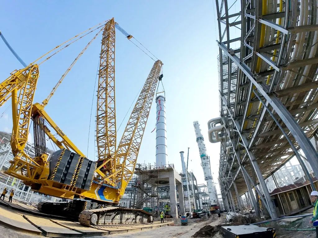 700噸巨塔穩穩落位？徐工XLC17000給出完美答案