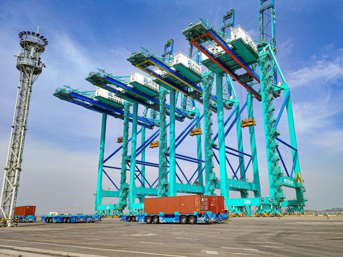 百臺(tái)集群，百萬(wàn)箱量！徐工AGV打造智慧港口“中國(guó)標(biāo)桿”