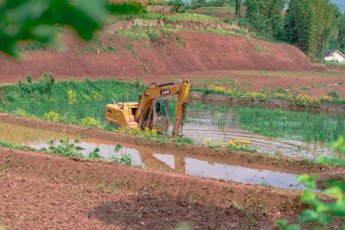 建設“巴渝糧倉”，徐工挖機我在行（háng）！