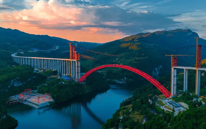 1834米，震撼合龍！ 徐工塔機助力中國再造世界級基建